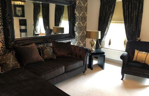 2-Bed Hillside House - Sleeps 4 Garden & Parking - Foto 1