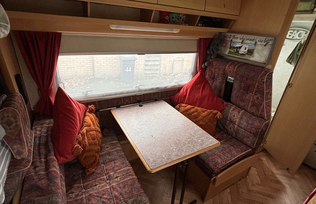 Motorhome in Hinckley- Sleeps 3- Pet Friendly - Foto 1