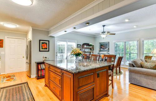 1 Mi to Dtwn Home with Fire Pit and Deck in Hudson! - Foto 11