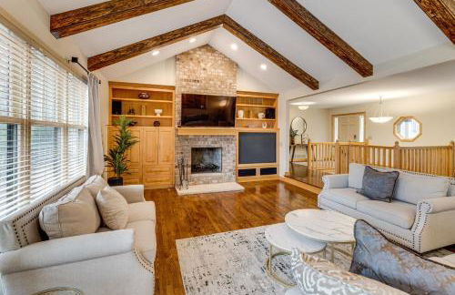 Luxe Long Lake Estate! Courts, Pool and Game Room - Foto 17