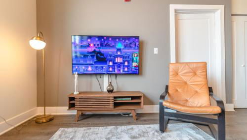 Modern 2BR Loft with Amazing City Skyline View and Optional Parking for 8 Guests Near McCormick Place and Soldier Field - Foto 2