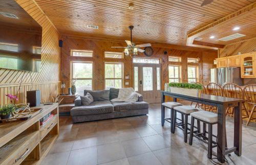 Lake Eufaula Cabin with Hot Tub and Large Deck - Foto 6