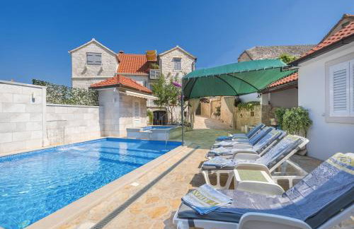 Holiday home krika -Three Bedroom Home with heated Pool and Jacuzzi - Foto 88