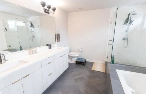 Comfy Family Home, Walkable Neighborhood + Patio! - Foto 38