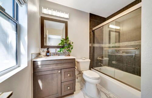 Stunning Hilltop 5BR With View And Hot Tub! - Foto 25