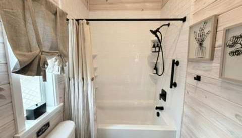 Cozy 1BR Tiny Home with Pool Access and Free Tix - Foto 4