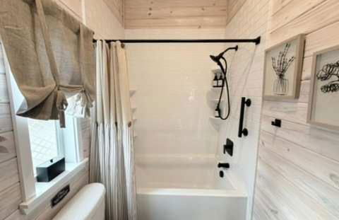 Cozy 1BR Tiny Home with Pool Access and Free Tix - Foto 4