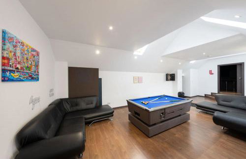 Woodside Barn Sleeps 14 with Hot Tub - Photo 7