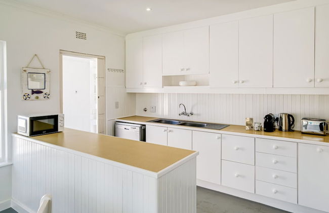 Unwind in Coastal Charm at Villa Santorini - Photo 30