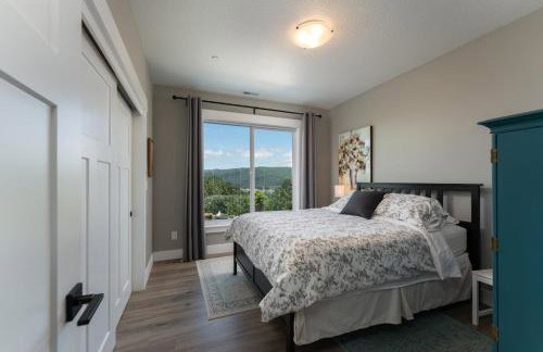 River & Garden View Suite of Kalama Oaks Lodge - Photo 55