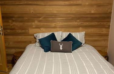 Gorgeous 2 bedroom, 2 full bath, ski in apartment! Winner of 2025 and 2024 Traveller Award! - Photo 12