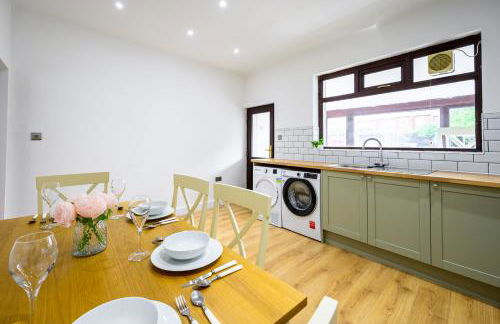 Beautiful 2 Bedroom House in Atherton, Free Parking - Foto 16