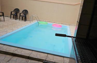 Casa Maravilhosa, Pé na Areia com Piscina, Área Gourmet com Churrasqueira em Deck Coberto Frente a Piscina, Mesa de Bilhar, 4 Quartos Confortáveis, Sendo 2 Suítes, Cozinha Americana e Sala de Jantar, Ampla Garagem para 6 Carros - Mercado na rua da Casa - Photo 1