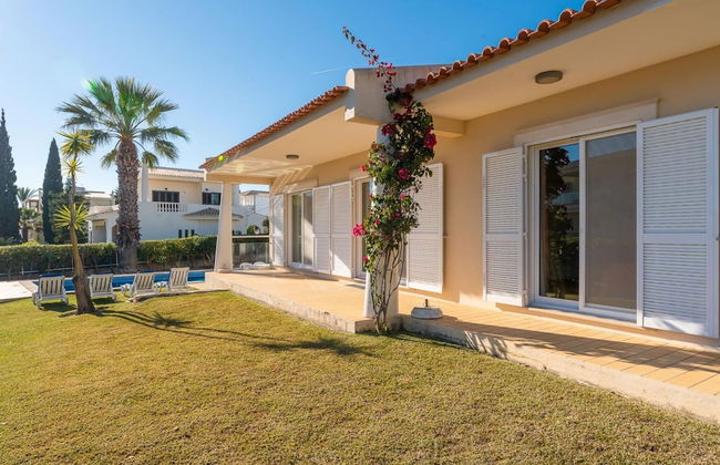 Lively Holiday Home in Albufeira With Private Pool 500m From the Beach - Foto 33