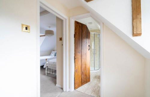 Cotswold Thatched Cottage - Photo 28