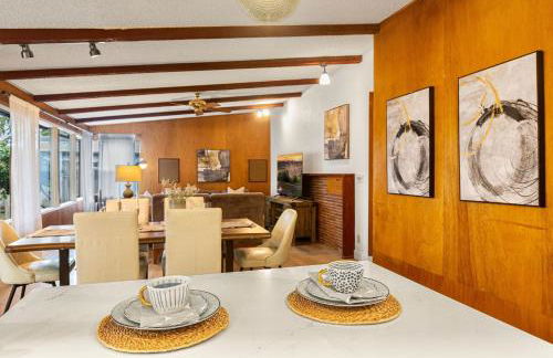 Spacious Mid Century Modern Sunroom Rambler - Foto 22