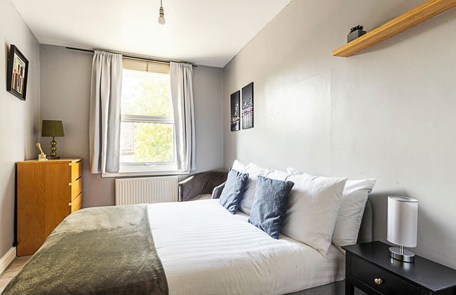 Stylish City Retreat - Photo 5