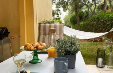 Garden Apartment with BBQ in the Athenian Riviera - Photo 1