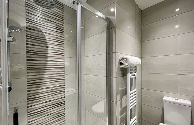 St Michael House - Photo 33