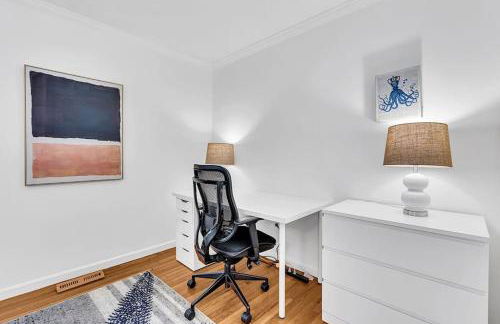 Private Single Family Home Close to Both Water and Downtown! - Foto 13