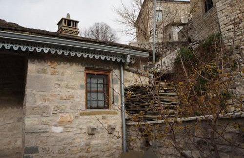 The Mountain House -mountain getaway - Photo 46