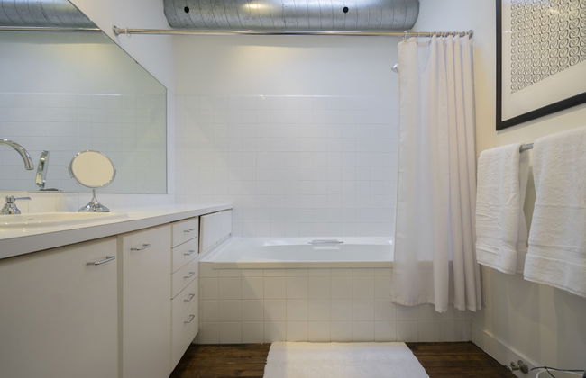 Applewood Suites - The Ossington Loft - Photo 27