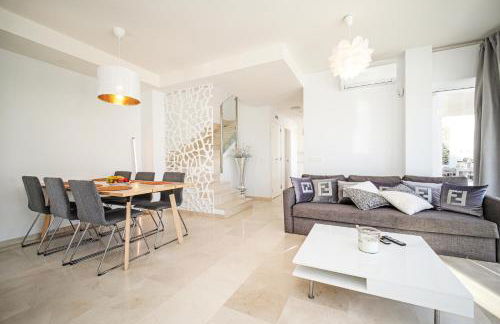 Nirvana - Luxury Villa with heated pool - Photo 32