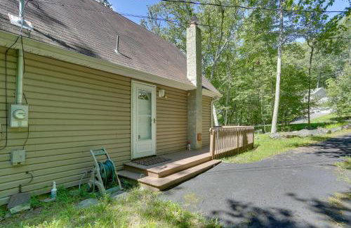Pools, Hot Tub and More Bushkill Mountain Getaway! - Photo 24
