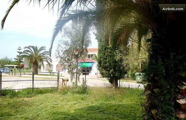 Cute Yellow Handmade House With Garden - Foto 68