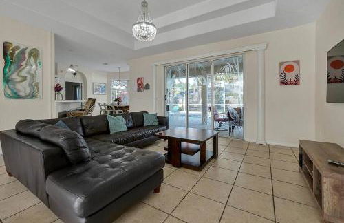 Salty Heated Pool Escape - Nearby Beach - Photo 38