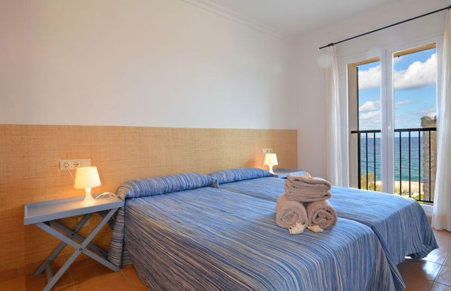 Luxurious Sea Front Villa in Mallorca - Photo 4