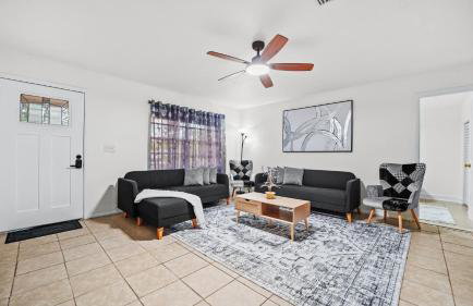 Sunny 3BR Oasis with Water View and Beach Gear Near Siesta - Foto 4