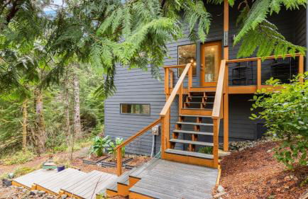 Peaceful Treehouse-Style Stay with Sauna Fire Pit Forest Views Near the Coast The Treehouse by AvantStay - Foto 41