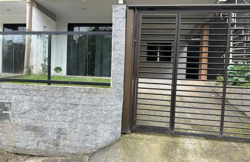 Casa confortável com churrasqueira e garagem - Foto 4