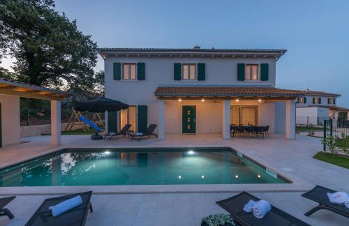 Villa Macan with Private Pool, Sauna & Garden - Photo 40