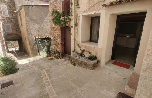 Logement neuf centre du village aux pieds du château - Foto 5