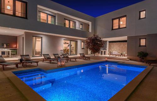 Luxury villa Adris with heated pool, Gym, sauna - Split - Photo 2