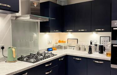 Deluxe 3 Bed new detached with a Super King bed - Photo 13