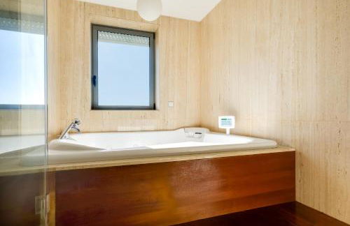 Skyview 2BR with Balcony and Garage - Foto 66