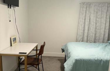 Modern Pine-Scented Retreat – 30 Mins to Beach! home - Foto 41