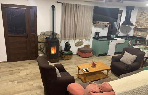 CASA RURAL PUERTO - casa completa con espacio exterior, wifi, estufa, barbacoa, piscina y zona de aparcamiento privada - IDEAL PARA DISFRUTAR EN FAMILIA O GRUPO DE AMIGOS - Foto 16