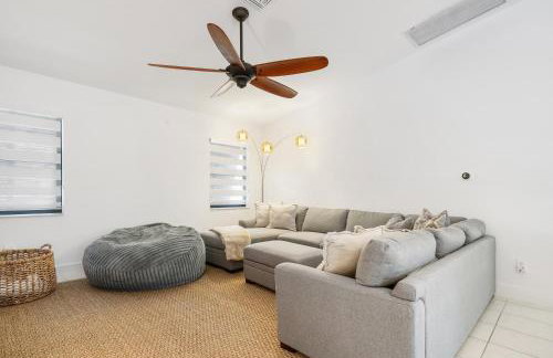 Three-Bedroom House - Best area-Heated Pool-Spa and Sauna Close to Beaches - Foto 11