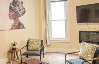 Chic 4BR Dwelling with Backyard in Philadelphia - Foto 15