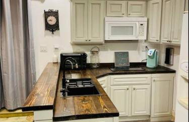 Adorable French Cottage style - 1 bedroom. - Foto 11