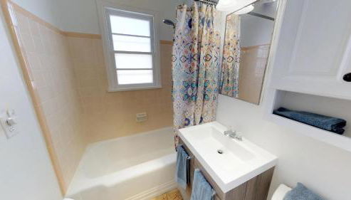 Wisteria Vine Cottage - Photo 4, Shower