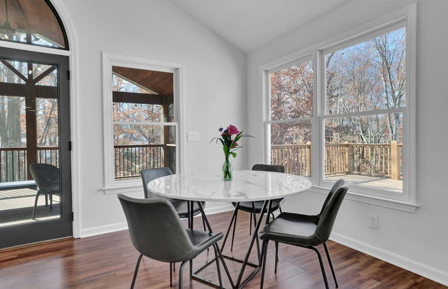 Chamblee Retreat 3BR Home w Spacious Porch - Foto 22