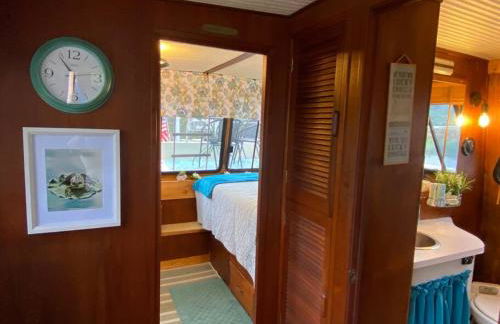 The Lily Pad Boatel Houseboat - Foto 9