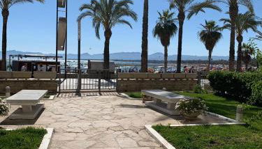 Beachfront Salou apartment with sea view - Foto 1, Garden view