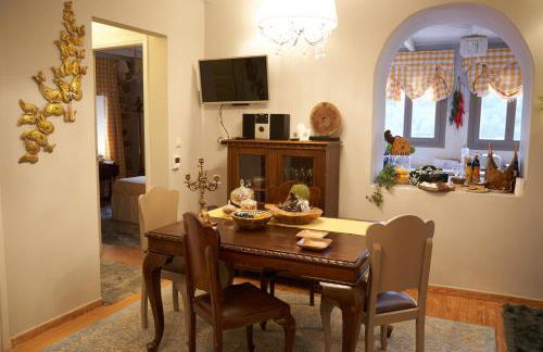 Dandy Villas Dimitsana - a family ideal charming home in a quaint historic neighborhood - 2 fireplaces for romantic nights - Foto 4