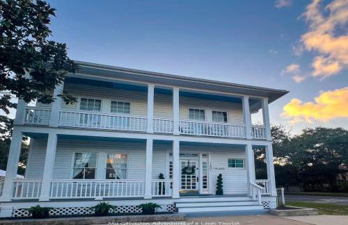 White Magnolia - Bakery Treats, Walk to Beach, Strand, Cruise, Pleasure Pier - Foto 79